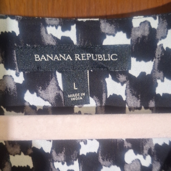 Banana Republic Black and White Patterned Blouse - Picture 2 of 5